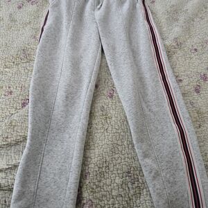 Aritzia grey sweat pants with stripes in S